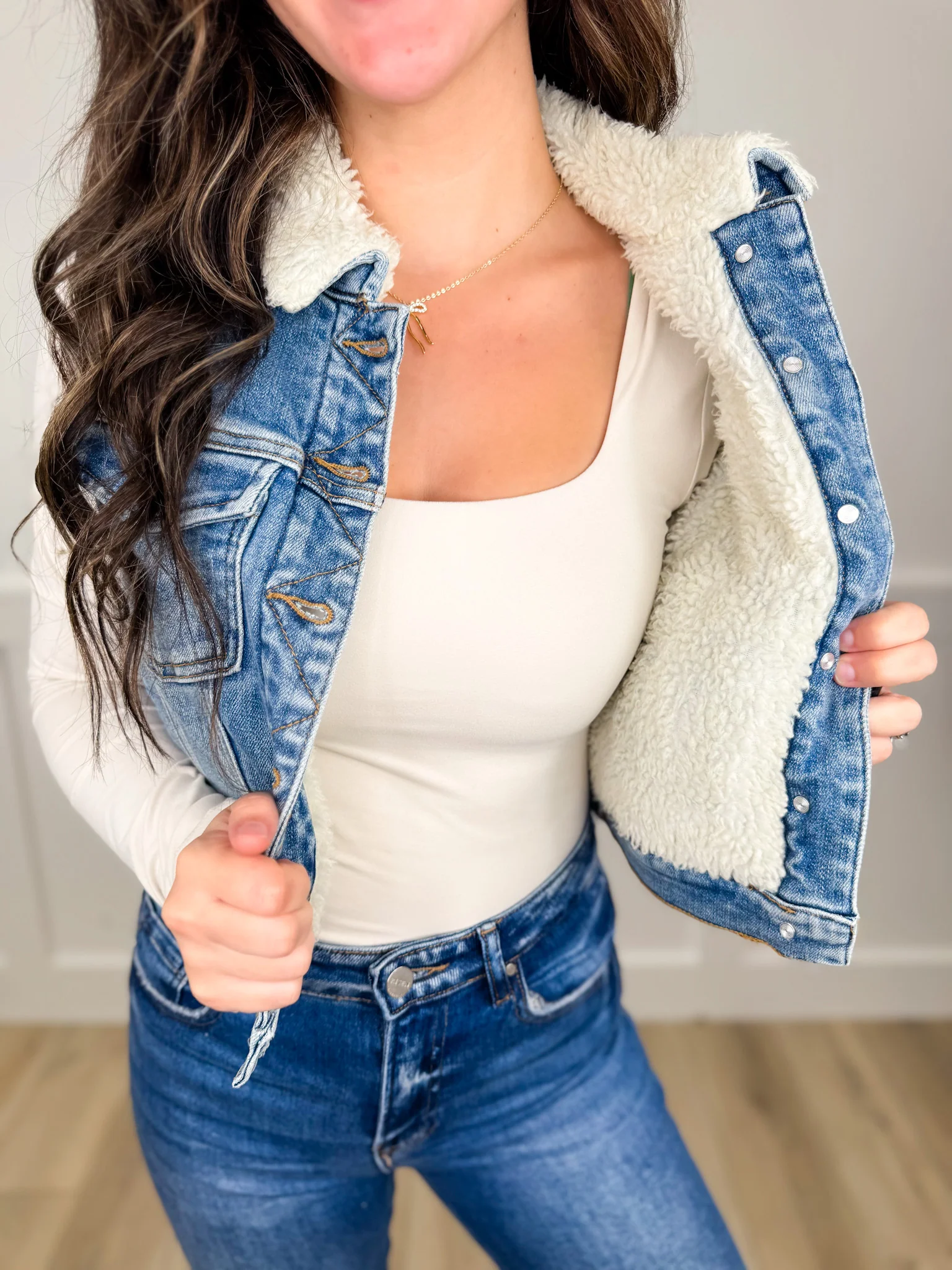 Judy Blue Suzanne Cotton Blend Medium Wash Sherpa Lined Vest - Image 3