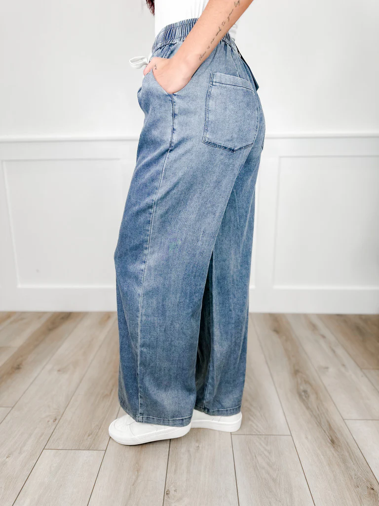 Off Duty High-Rise Lightweight Medium Wash Avery Mae Bottoms - Image 2