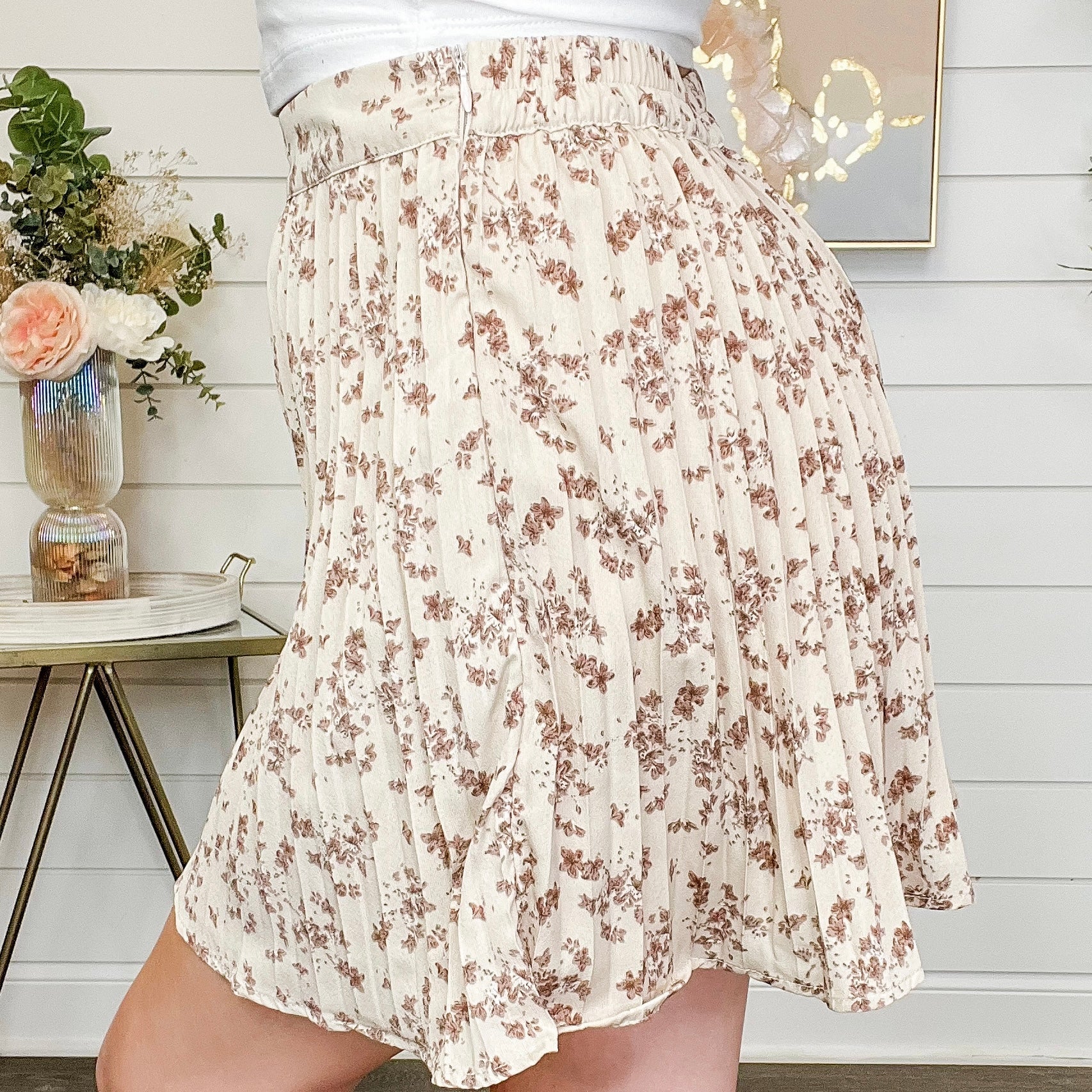 Wishlist Better Days High-Rise Pleated Latte Shorts - Image 2